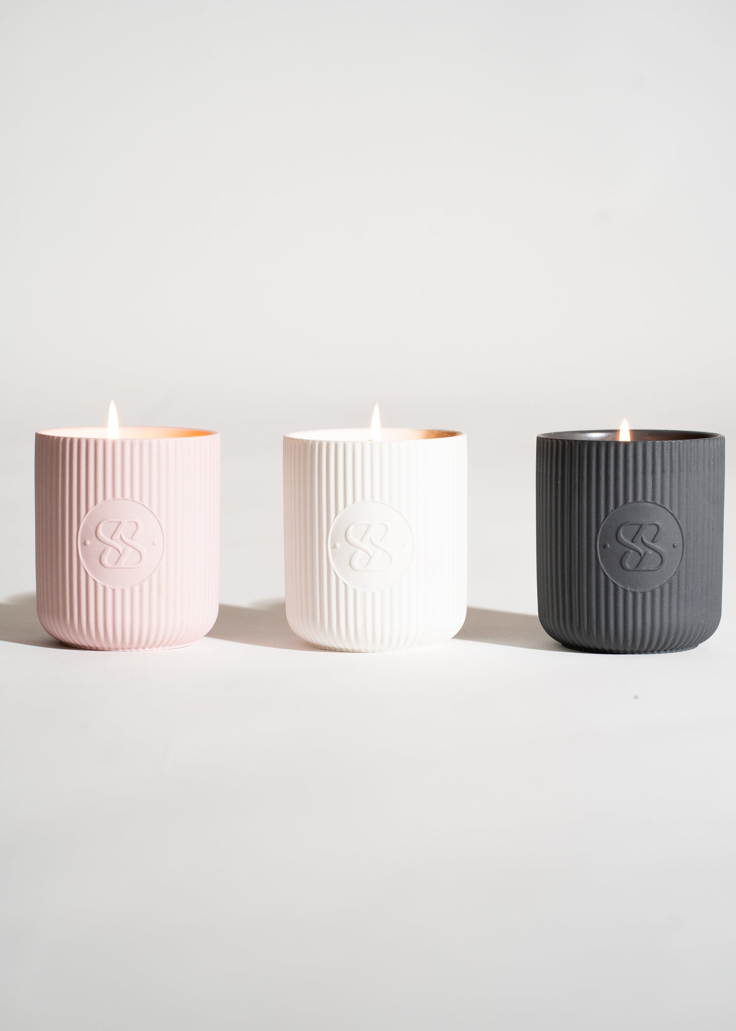 SCENTED CERAMIC CANDLE | WHITE | SWEET AMBER