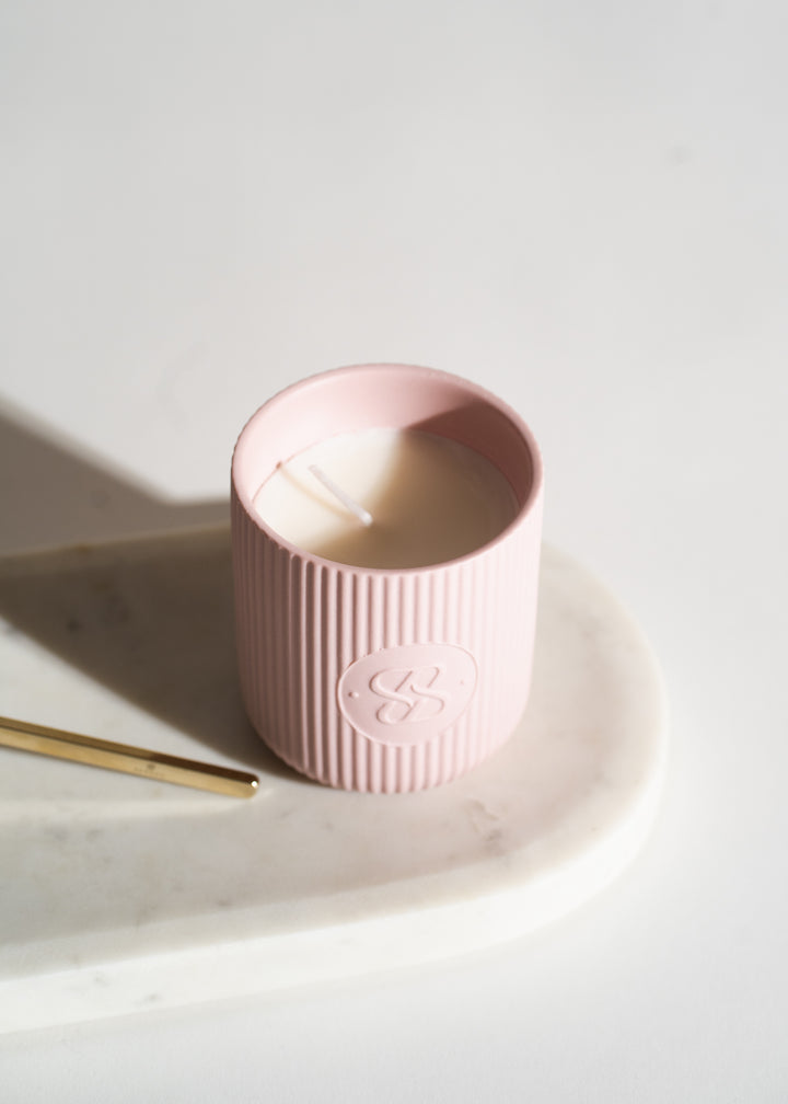 SCENTED CERAMIC CANDLE | PINK | SWEET AMBER